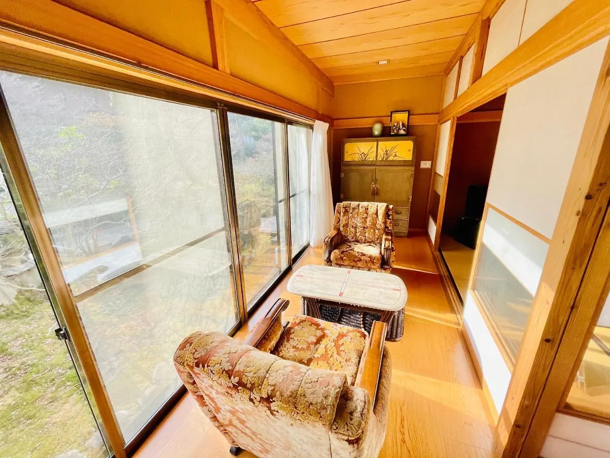 まるごと貸切 にごり湯天然温泉かけ流し 箱根満来山荘 Hakone Natural Milky Onsen 2300Sqm Garden & Villa Man Rai 0*,  Japonsko