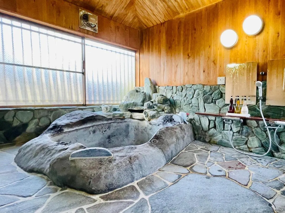 Ryokan まるごと貸切 にごり湯天然温泉かけ流し 箱根満来山荘 Hakone Natural Milky Onsen 2300Sqm Garden & Villa Man Rai Japonsko